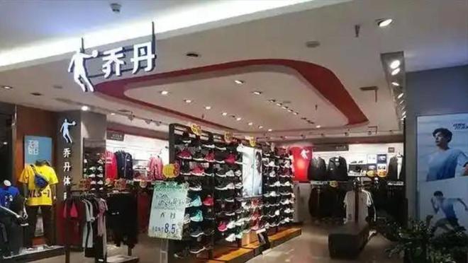 笑柄的4个国产运动鞋看谁还在乱跟风？qy球友会网站曾红极一时如今却沦为(图10)