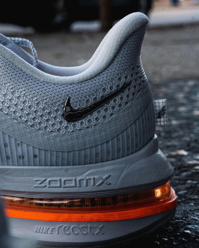 双Nike跑鞋把能给的都给足了千赢国际首页入口配置诱人！这(图5)