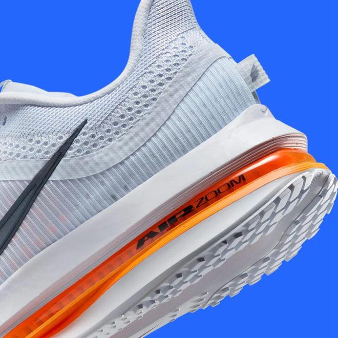 双Nike跑鞋把能给的都给足了千赢国际首页入口配置诱人！这(图4)