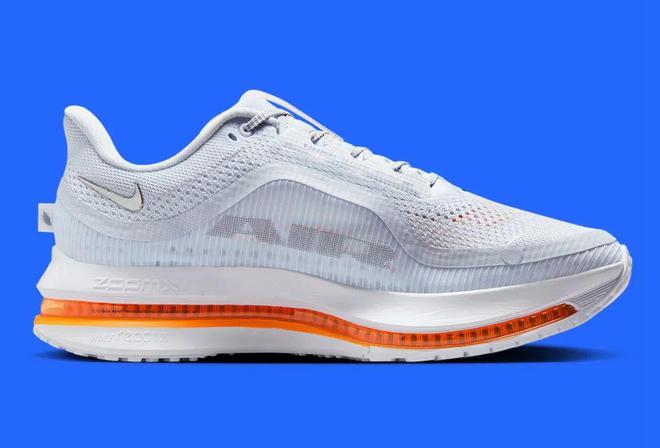 双Nike跑鞋把能给的都给足了千赢国际首页入口配置诱人！这(图7)